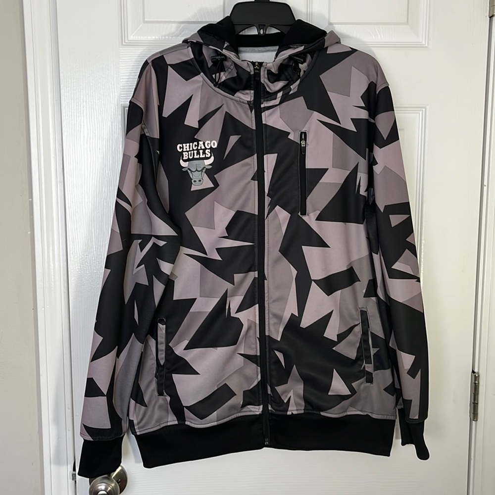NBA; Chicago Bulls Sport Jacket; Black-Gray Shape Mix, Large
